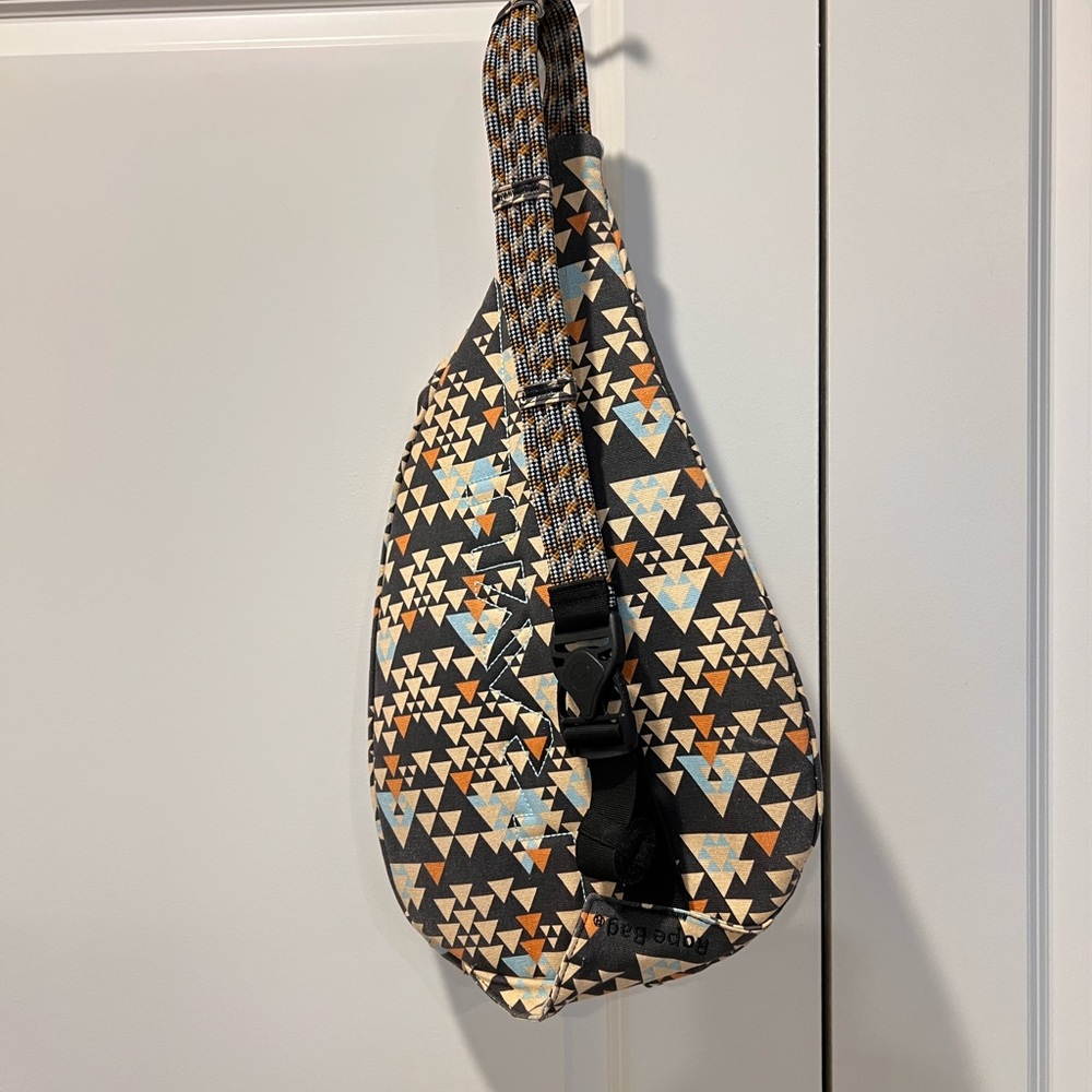 KAVU Rope Sling Bag with Triangular Design - Picture 5 of 5